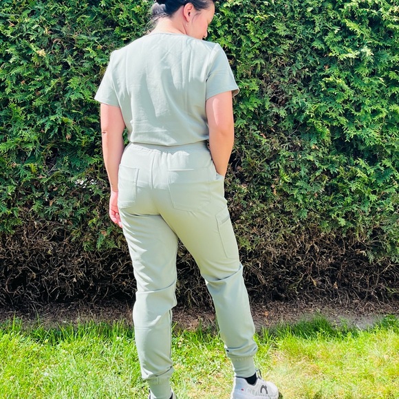 Oil Green Scrub Set - Picture 2 of 2